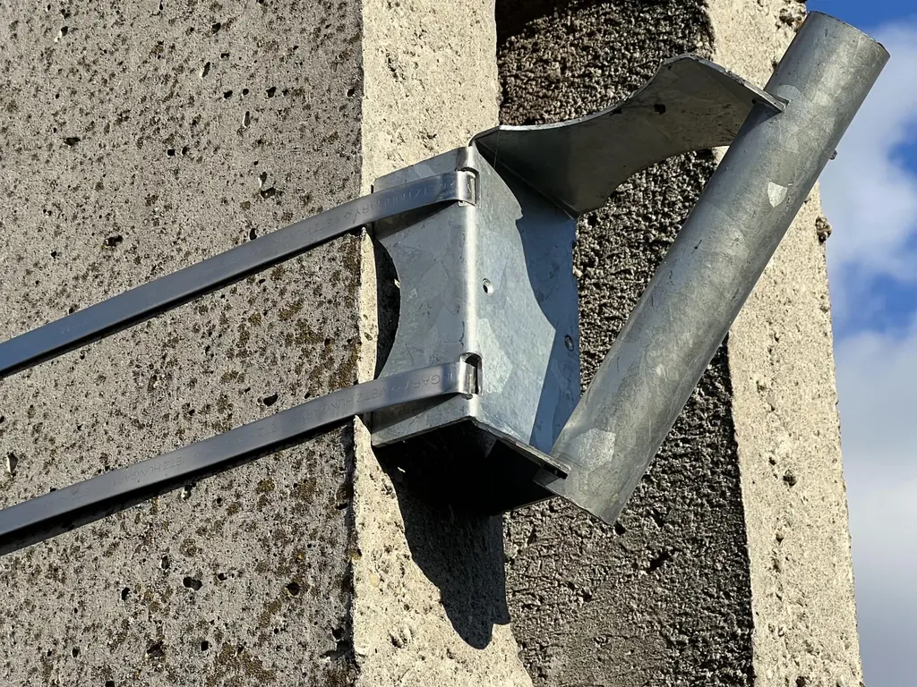 Ezer zászlótartót kap ajándékba Miskolc