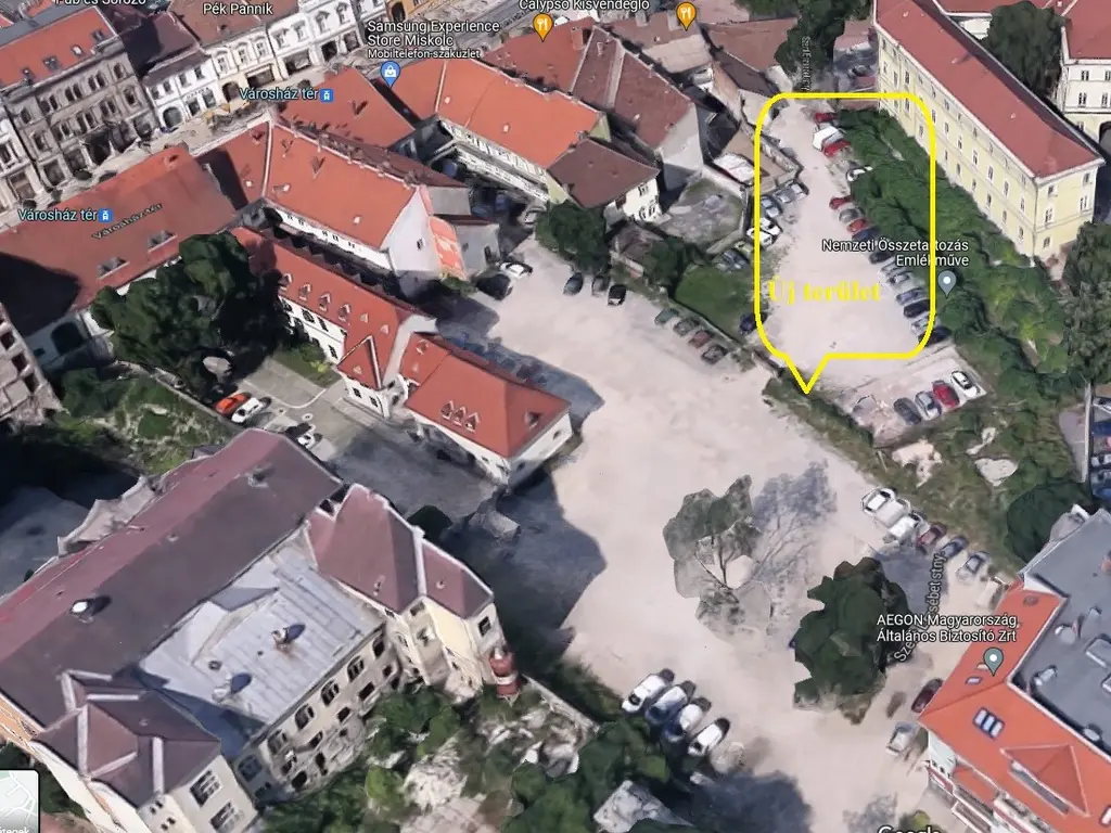 Több parkolóhely lesz a Városház téri zúzalékos parkolóban