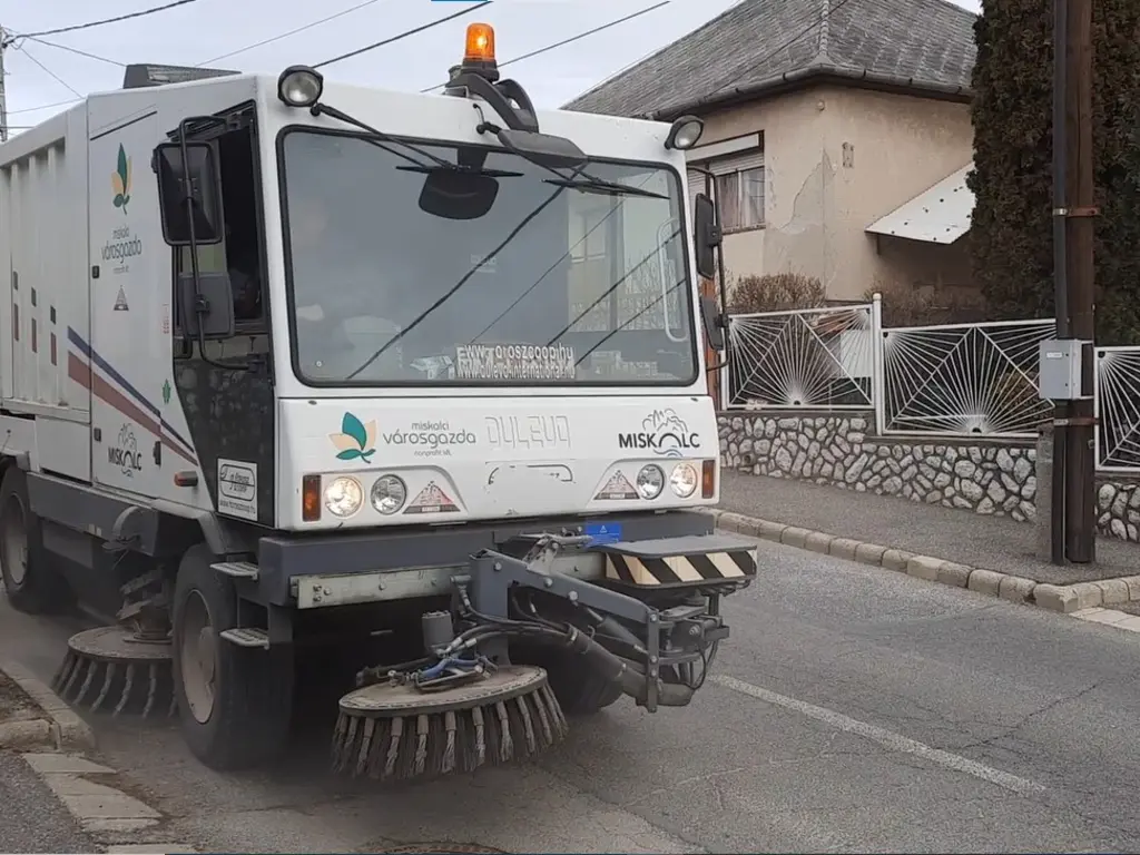 Üzemben a takarítógép
