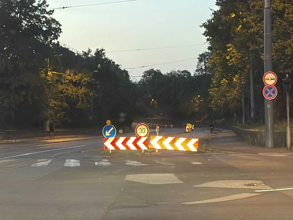 közterület-bontási és hibaelhárítási munkálat