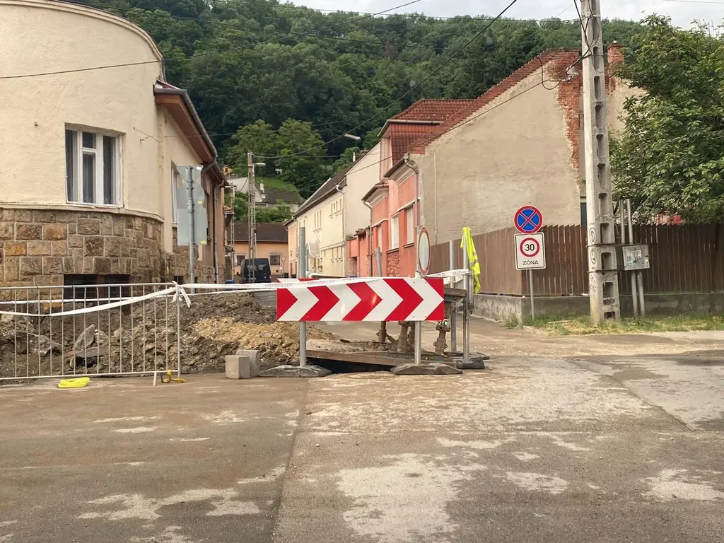 közterület-bontási és hibaelhárítási munkálat