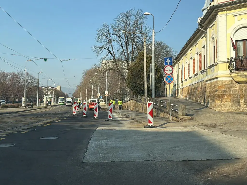 kátyúzás
