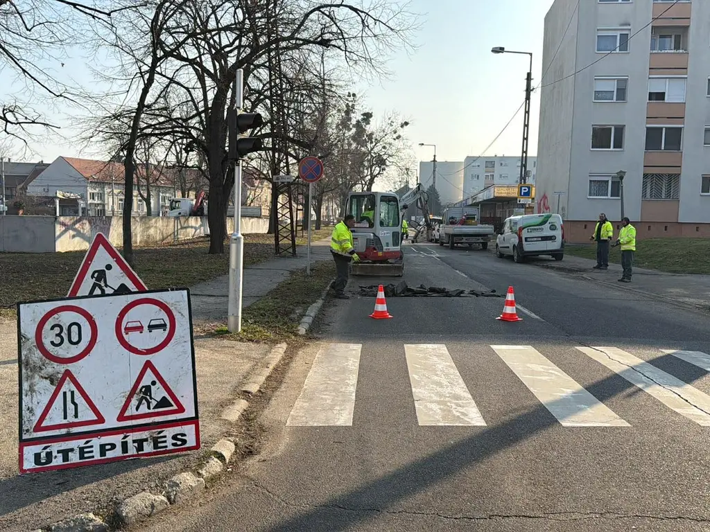 kátyúzás